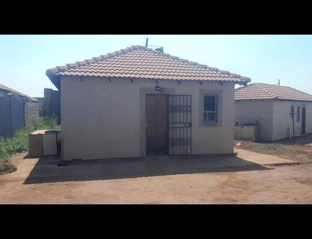 2 BEDROOM HOUSE FOR SALE IN LUFHERENG